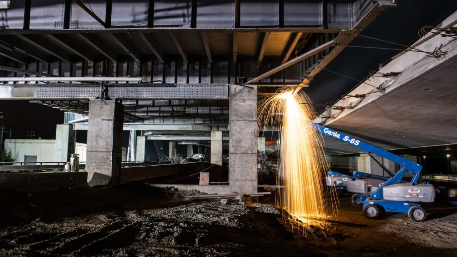 During the five-day Bay Bridge closure leading up to the Labor Day grand opening of the new East Span, construction crews worked 24/7 to add the finishing touches. 