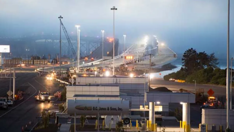 During the five-day Bay Bridge closure leading up to the Labor Day grand opening of the new East Span, construction crews worked 24/7 to add the finishing touches. 