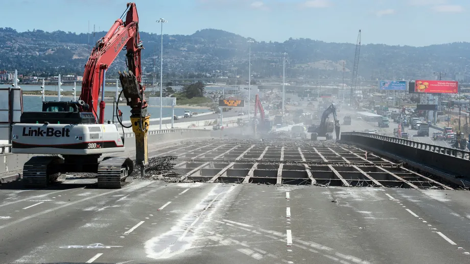 During the five-day Bay Bridge closure leading up to the Labor Day grand opening of the new East Span, construction crews worked 24/7 to add the finishing touches. 