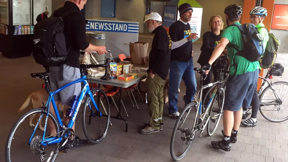 MTC Commissioner and Orinda City Councilmember Amy Rein Worth steps up for volunteer duty at the Energizer Station outside  the Orinda BART station (photo by Julie Teglovich)