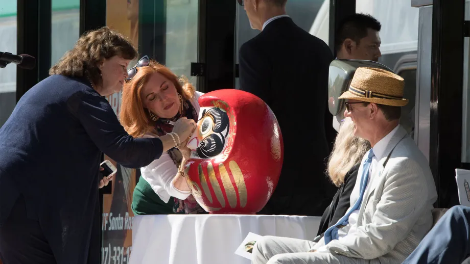 painting of the daruma doll