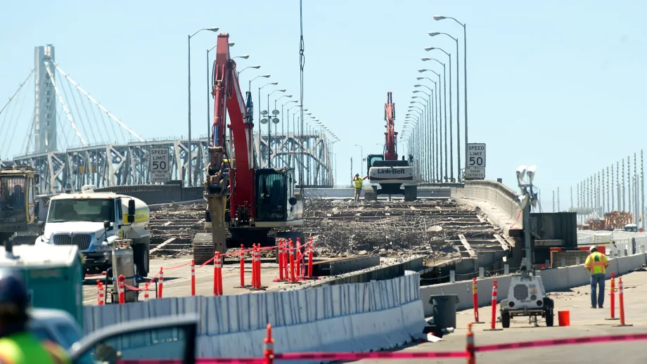 During the five-day Bay Bridge closure leading up to the Labor Day grand opening of the new East Span, construction crews worked 24/7 to add the finishing touches. 