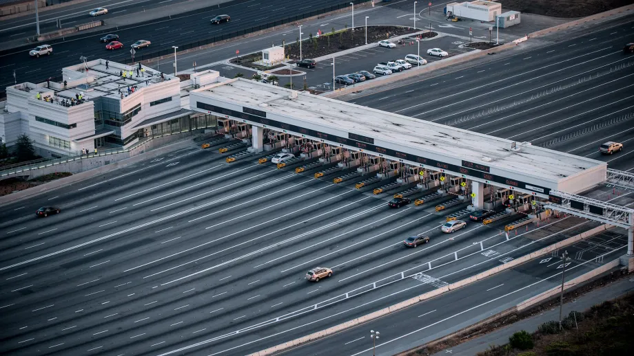 During the five-day Bay Bridge closure leading up to the Labor Day grand opening of the new East Span, construction crews worked 24/7 to add the finishing touches. 