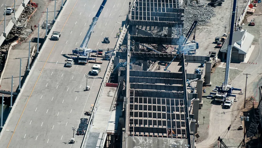 During the five-day Bay Bridge closure leading up to the Labor Day grand opening of the new East Span, construction crews worked 24/7 to add the finishing touches. 
