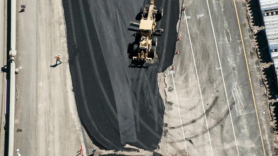 During the five-day Bay Bridge closure leading up to the Labor Day grand opening of the new East Span, construction crews worked 24/7 to add the finishing touches. 