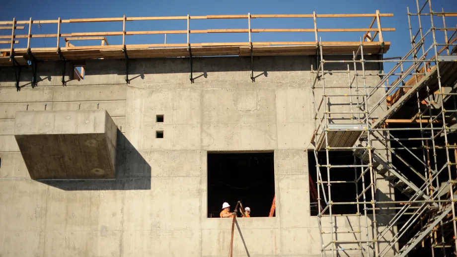Oakland Airport Connector construction