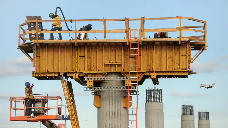 Oakland Airport Connector construction