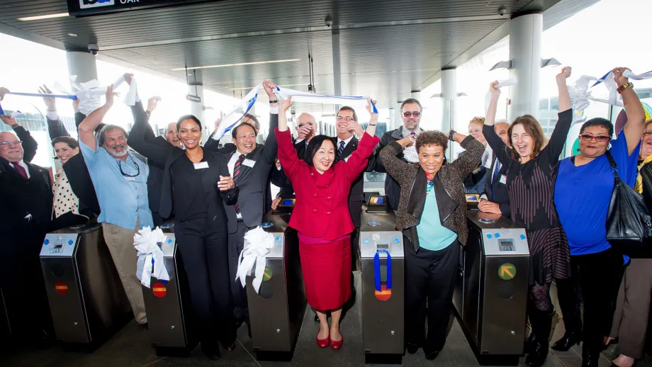 Oakland Airport Connector opens for business